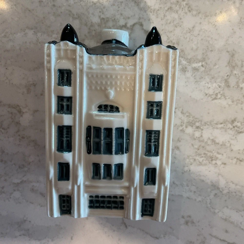 2026 KLM Blue Delft House BOLS # 102 Theatre Tuschinski Amsterdam - Release Year